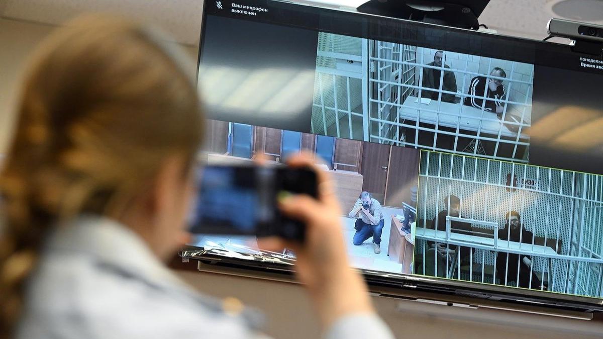 Прополка и посадки. Но не очень помогает