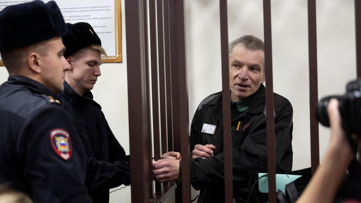 Руки за спину!