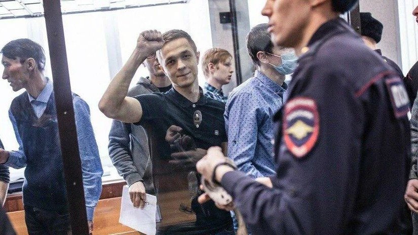 По другую сторону стекла