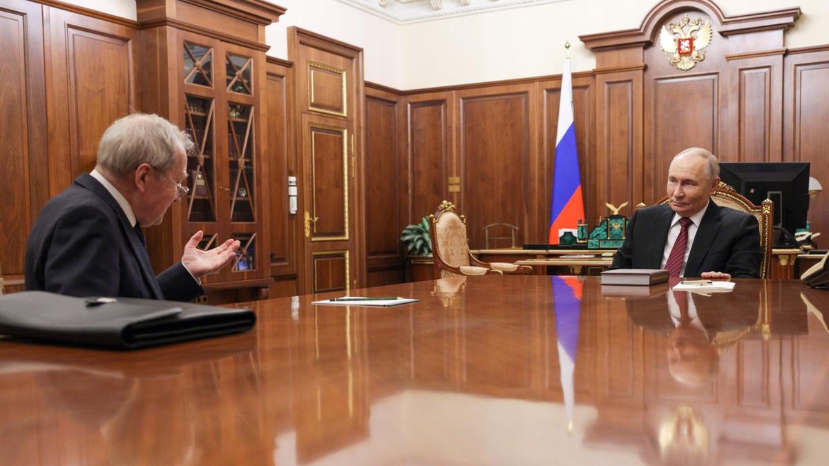 «Вы гарант Конституции. Но мы как бы помогаем…»